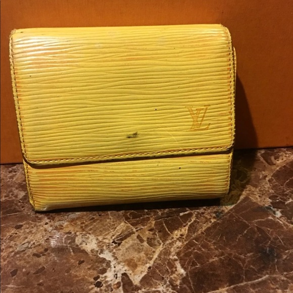 Auth Louis Vuitton Epi Wallet - Picture 7 of 12